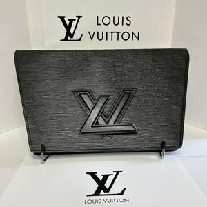 Louis Vuitton: Rare Women's Vintage Clutch